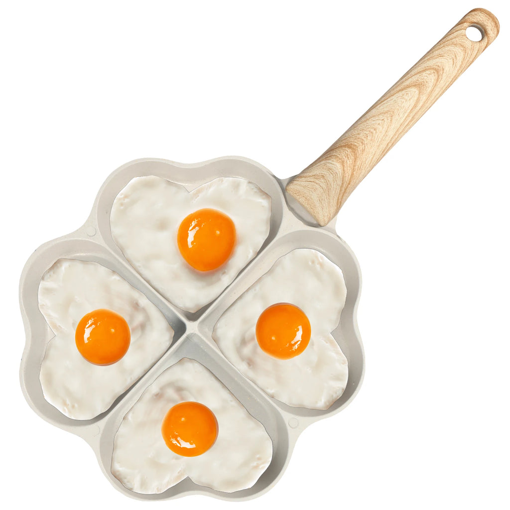Egg Frying Pan 4-Cup Heart Omelette Pan Non-Stick Egg Skillet with Wooden Handle Aluminum Alloy Egg Cooker Pan Effortless