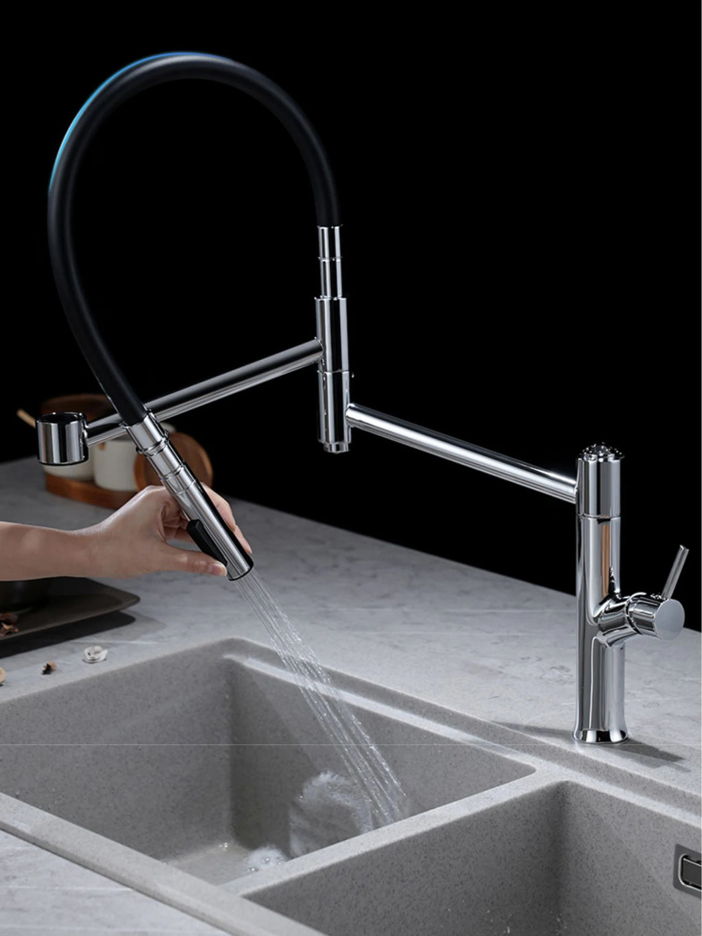 Luxury chrome brass kitchen faucet with single handle for hot and cold water, simple design, large-sized pull-out sink Mixer