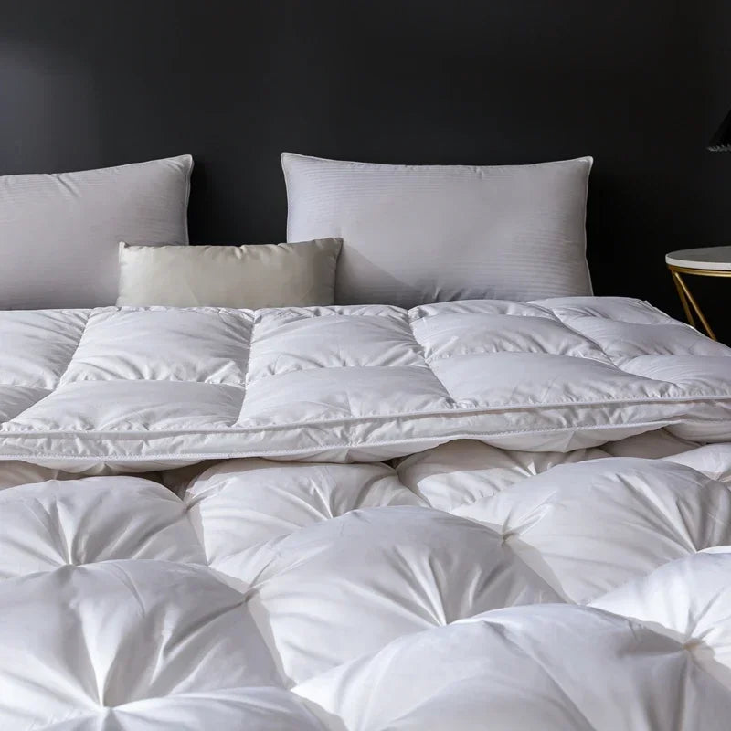 100% pure cotton goose down comforter, five-star hotel down comforter, winter thick comforter, spring and autumn comforter