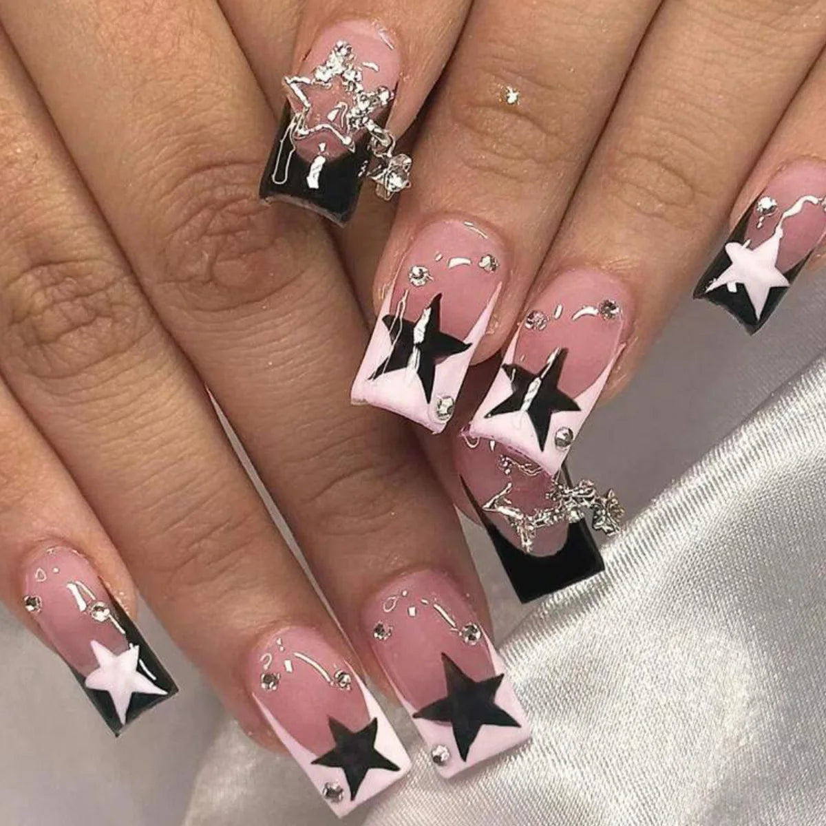 10Pcs Press on Nails Short Square Head Fake Nails with Flower Rhinestone Design Wearable Finished False Nail Tips