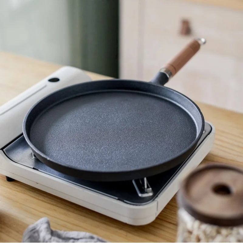 JUSTINLAU Cast iron Frying Pan Uncoated Flat-bottomed Pan Nonstick Steak Pancake Barbecue Baking Pan with Anti-scald Wood Handle