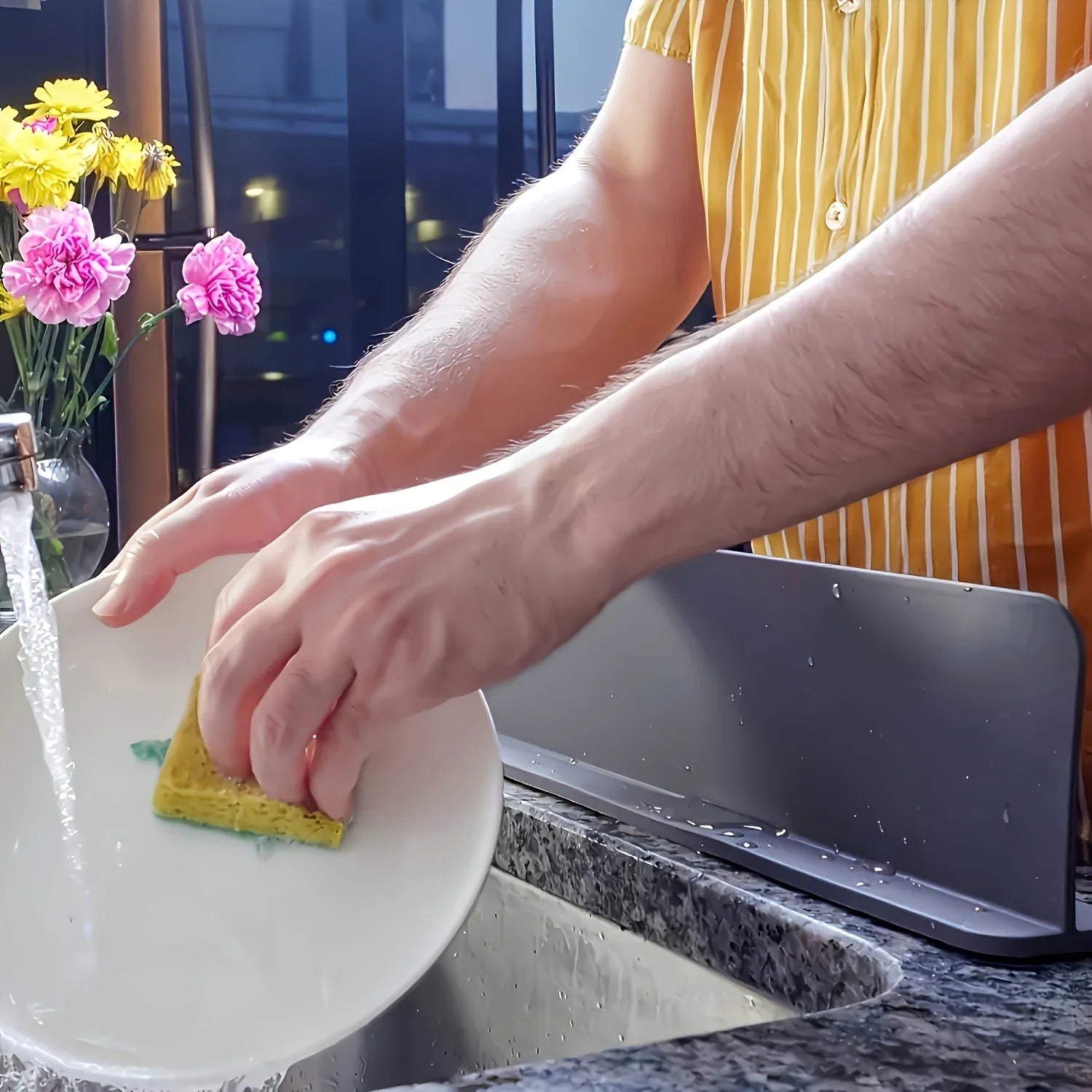 A soft silicone adhesive partition for kitchen sink splash proof partition, suitable for washing dishes and vegetables