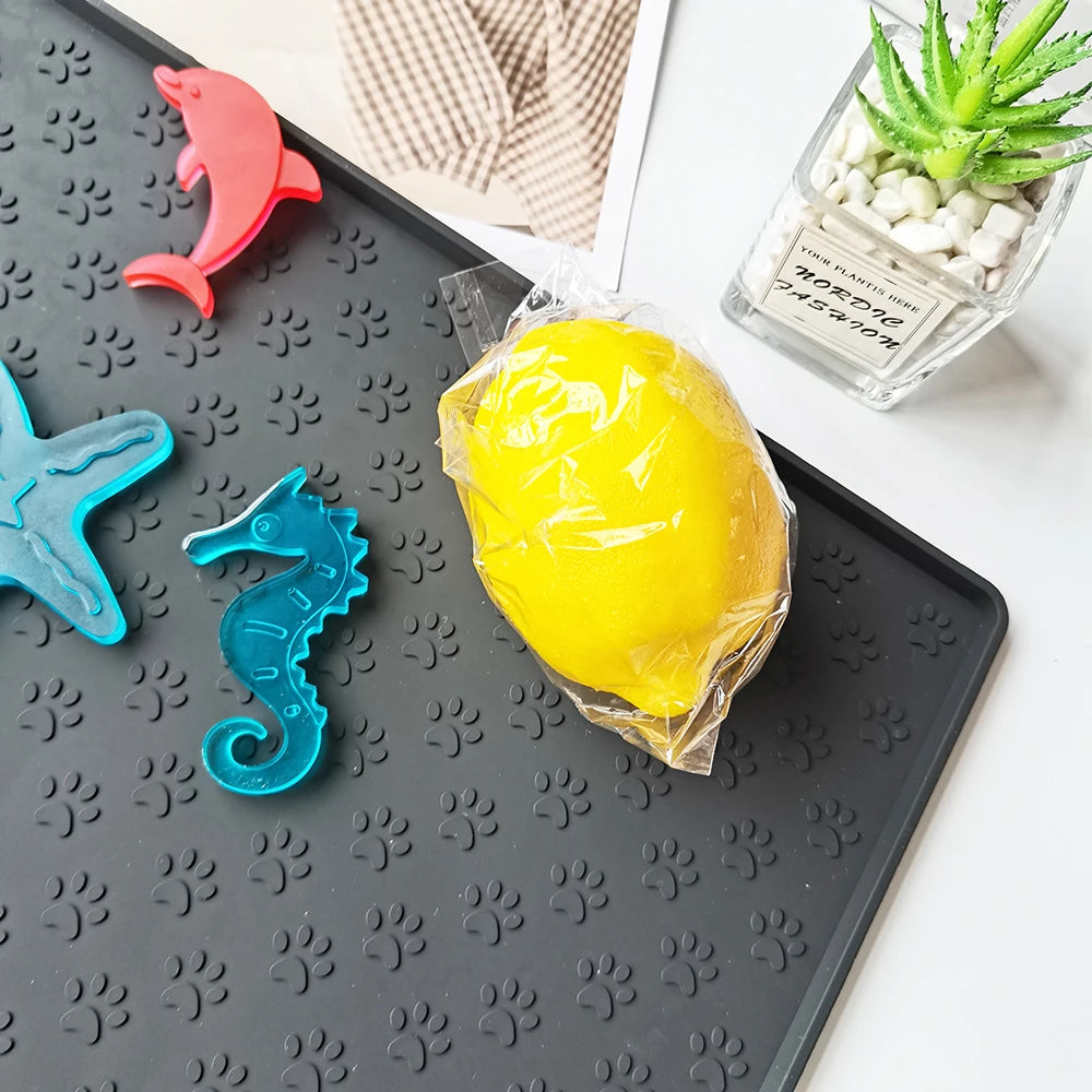 Silicone Pet Food Mat Dog Cat Clacemat For Puppy Bowl Pad Dogs Cats Waterproof Feeding Mat Non-slip Pet Excrement Pads winter