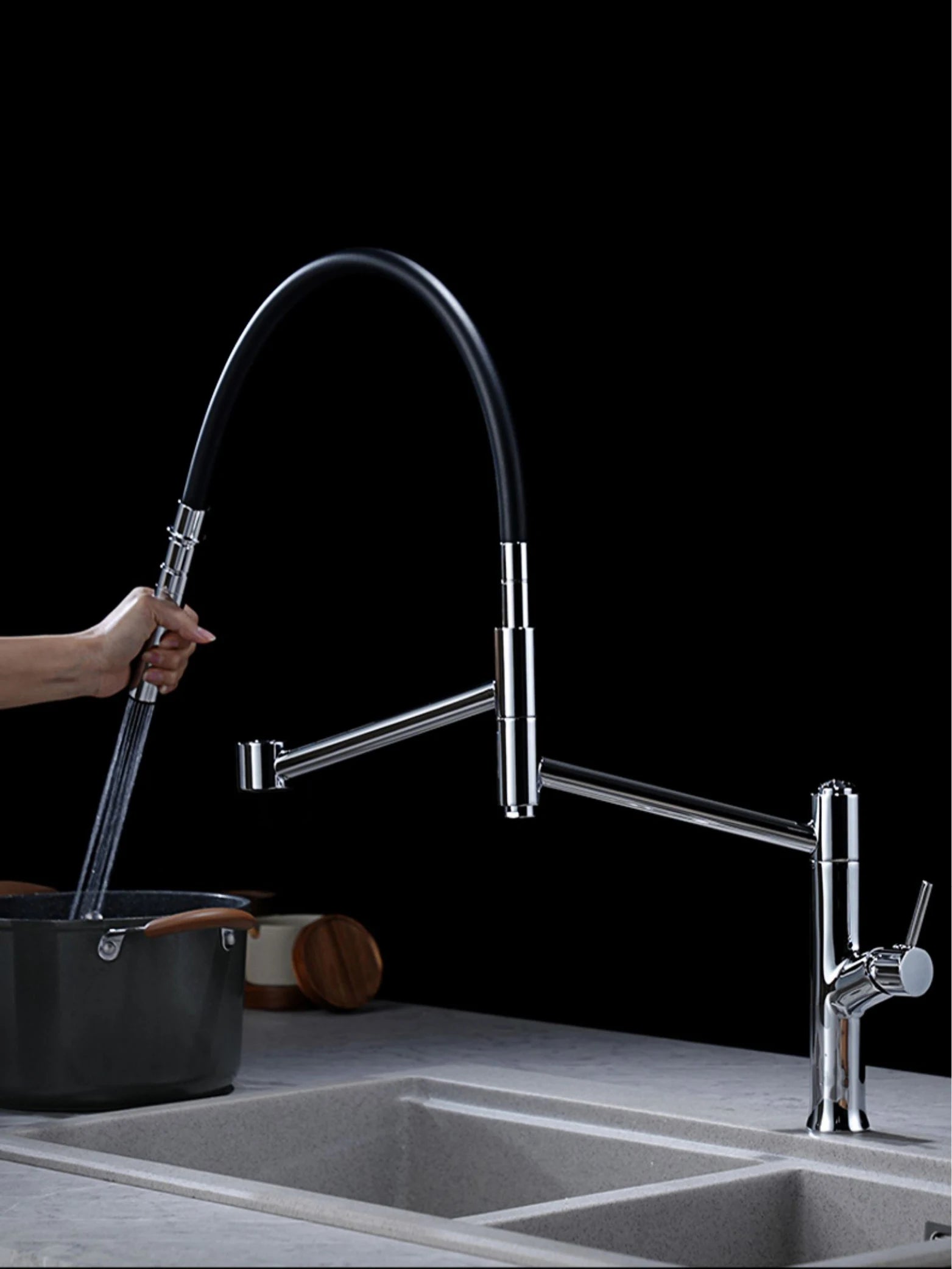 Luxury chrome brass kitchen faucet with single handle for hot and cold water, simple design, large-sized pull-out sink Mixer