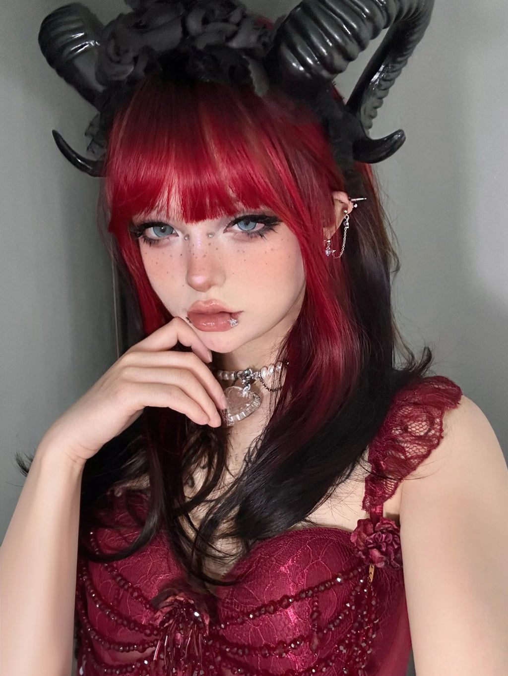 20Inch Sexy Black Red Ombre Synthetic Wigs With Bangs Medium Natural Straight Hair for Women Daily Use Cosplay Heat Resistant