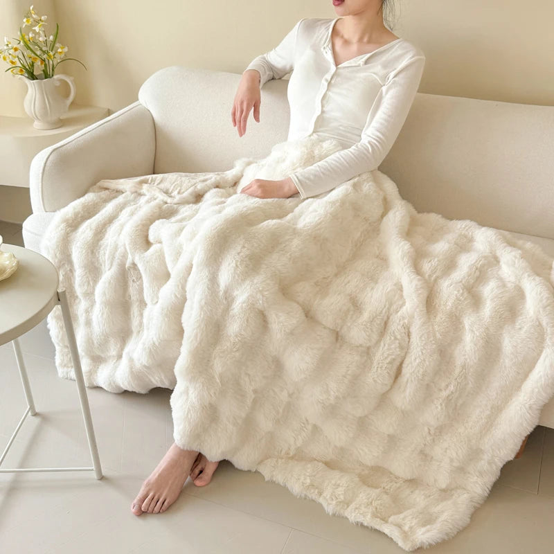 1 Piece of Double-Layer Large Rabbit Fur Blanket, Thickened Material Blanket, Soft and Comfortable, Suitable for Summer Office Blanket, Double Bed Sheets, with a Warm Experience for You
