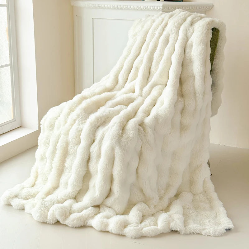 1 Piece of Double-Layer Large Rabbit Fur Blanket, Thickened Material Blanket, Soft and Comfortable, Suitable for Summer Office Blanket, Double Bed Sheets, with a Warm Experience for You