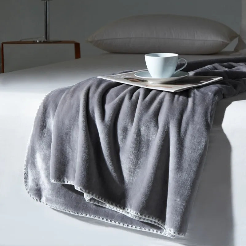 New Shell Edge Milk Velvet Blanket European Solid Color Flannel Warm Blankets Silky Multifunctional Bedspreads for All Seasons