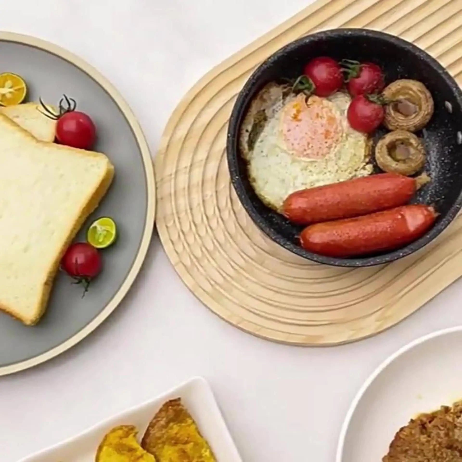 1pc Mini Nonstick Cast Iron Skillet with Pink Handle - Portable Omelette Pan for Induction & Gas Cooktops, Ideal for Breakfast