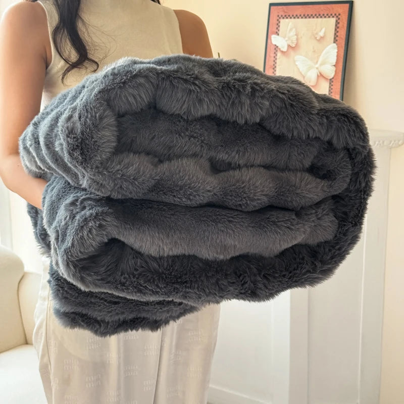 1 Piece of Double-Layer Large Rabbit Fur Blanket, Thickened Material Blanket, Soft and Comfortable, Suitable for Summer Office Blanket, Double Bed Sheets, with a Warm Experience for You