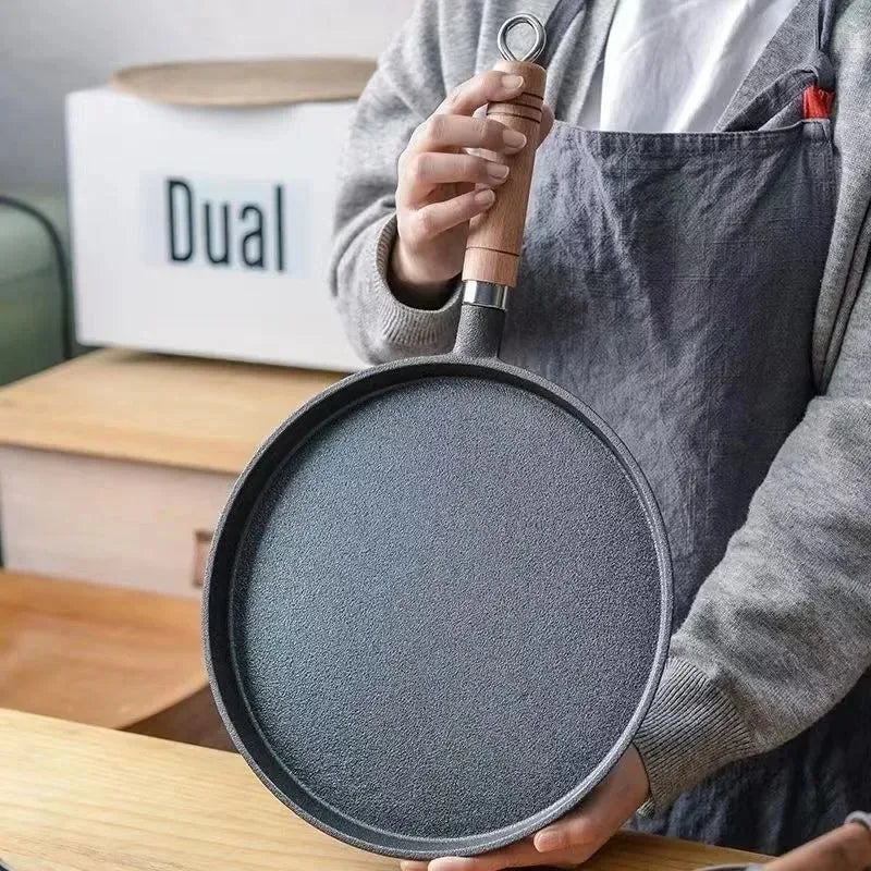 2026 Thick cast iron flat bottomed frying pan for grilling meat without coating and non stick frying steak and fried egg pan