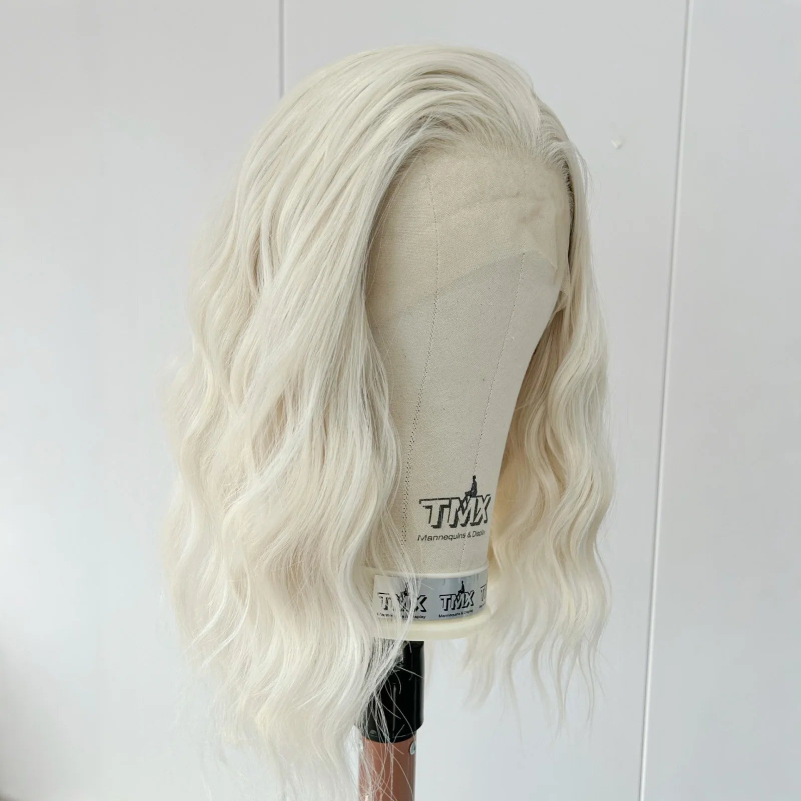 Short 60 Blonde Curly Wavy Synthetic Lace Front Bob Wigs for Women Pre Plucked Hairline Platinum White Deep Wave Daily Party Use