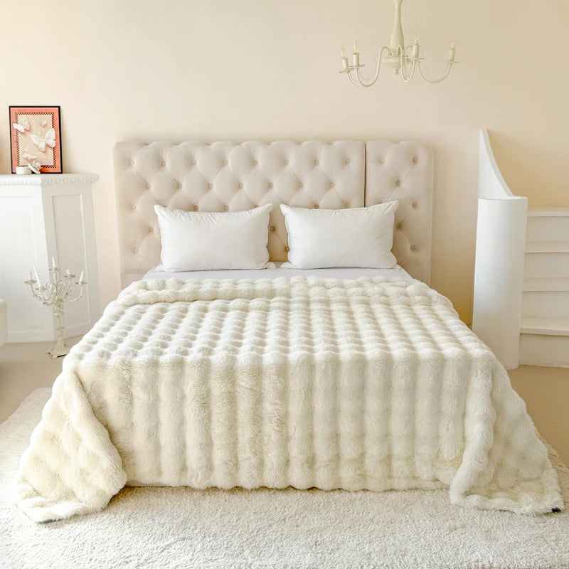 1 Piece of Double-Layer Large Rabbit Fur Blanket, Thickened Material Blanket, Soft and Comfortable, Suitable for Summer Office Blanket, Double Bed Sheets, with a Warm Experience for You
